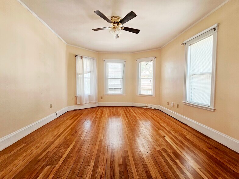 Building Photo - 243 Callender St