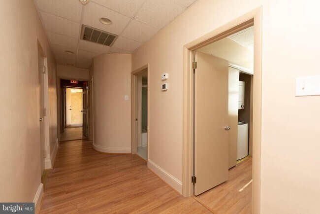 Building Photo - 1317 Wolf St