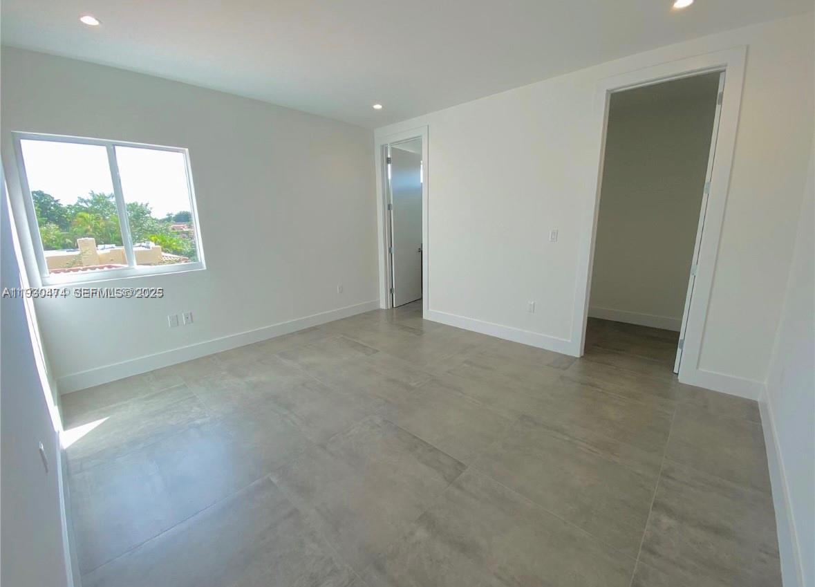 Building Photo - 3653 SW 25th St