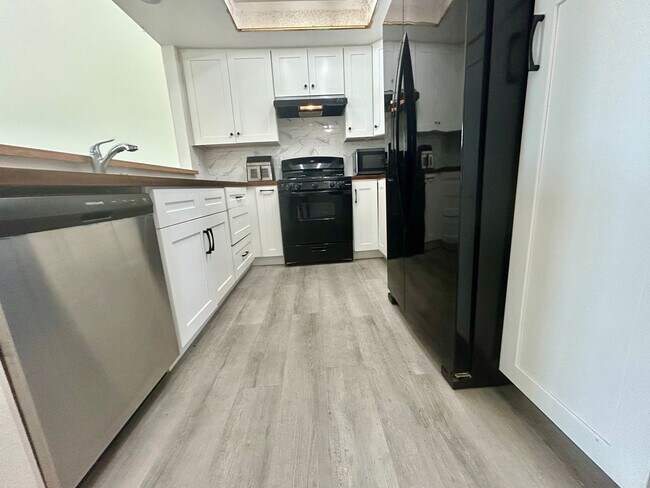 Building Photo - $3,995! Excellent 3-Bedroom Condo! 90716!