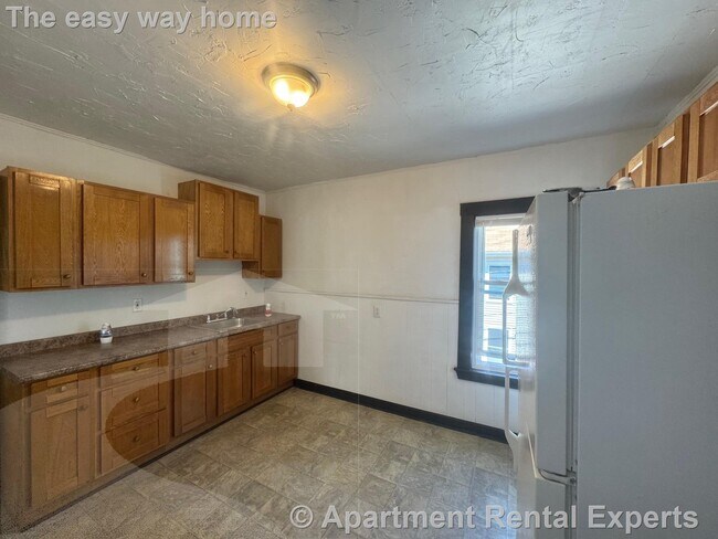 Building Photo - 53 Hinckley St