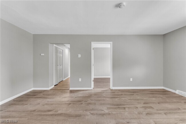 Building Photo - 2537 Noble Rd