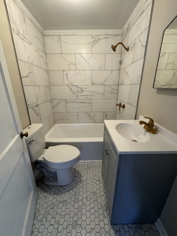 Building Photo - 1470 Hilltop St