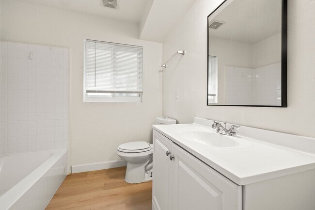 Building Photo - Completely Refurbished 3 Bedroom 2 bath with Florida Room Large backyard