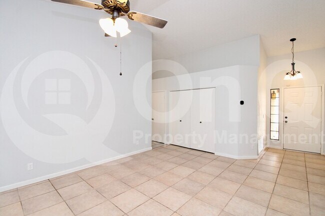 Building Photo - 1133 E San Pedro Ave