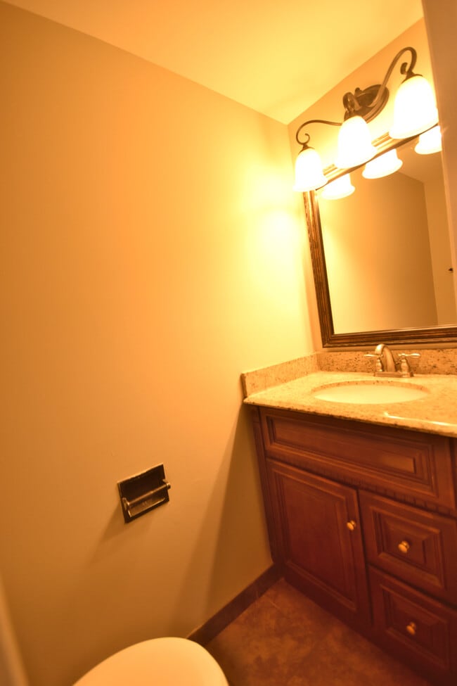 Building Photo - 1625 College Green Dr