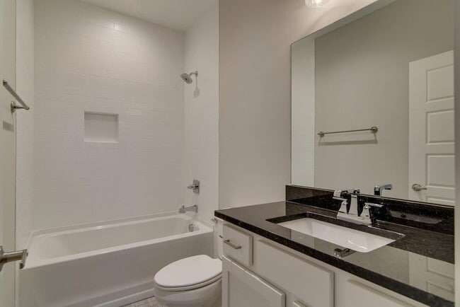 Building Photo - 942 Strouse Ave