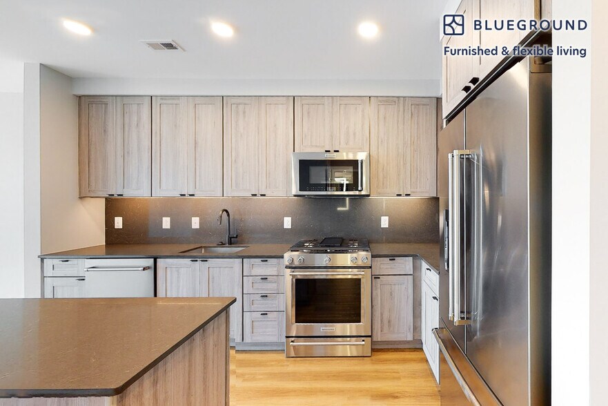 Building Photo - 555 S President St