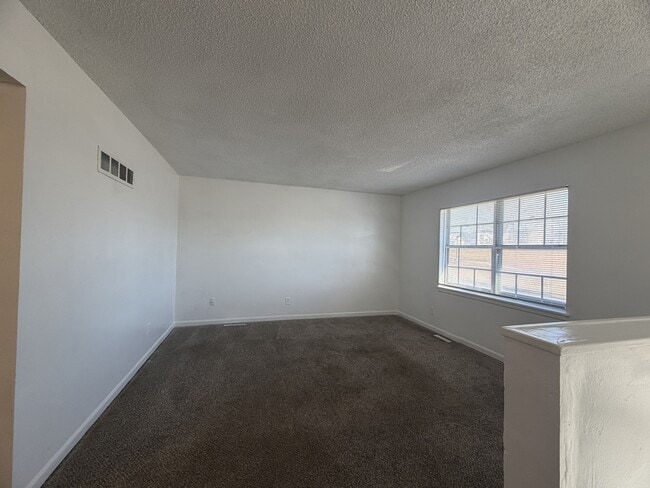 Building Photo - 1112 Olive St