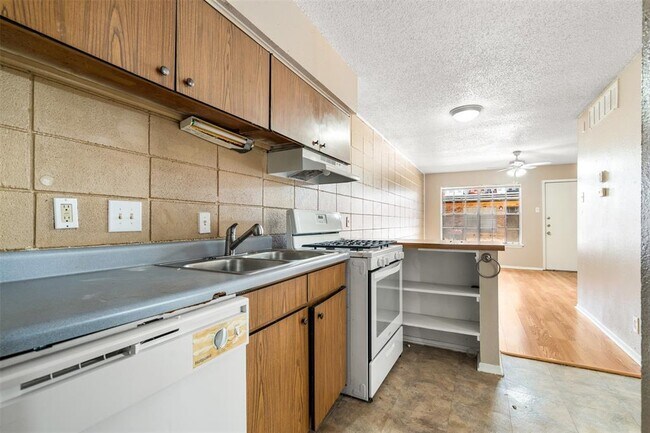 Building Photo - 311 E 31st St