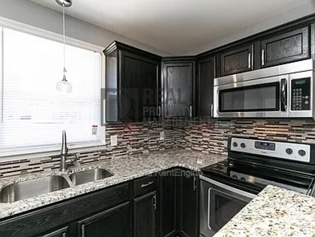 Building Photo - 302 Neill Ave