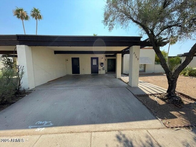 Building Photo - 2709 S Alder Dr