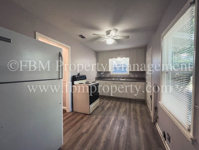 Building Photo - 409 Grace St