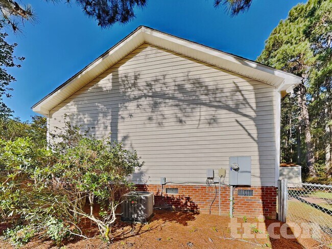 Building Photo - 139 Creekside Dr