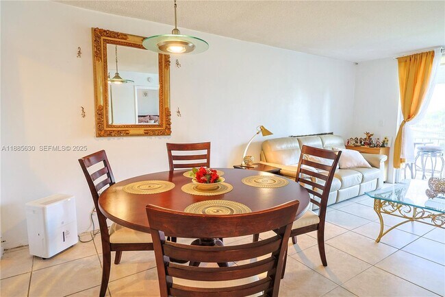 Building Photo - 2999 Point E Dr