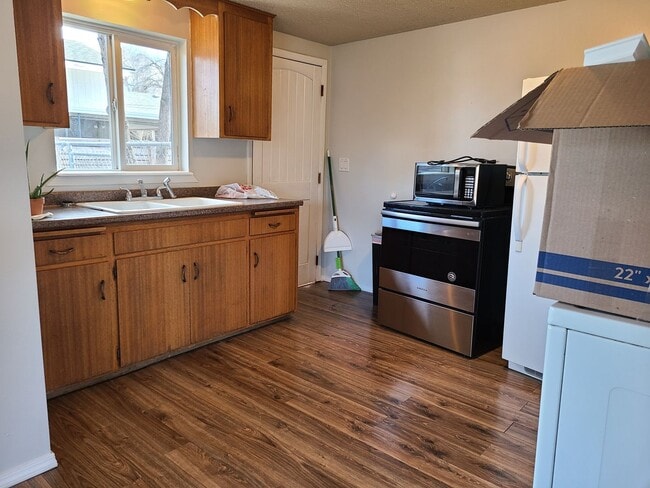 Building Photo - Charming 2 BD 1 Bath Home!