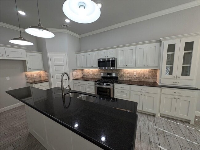 Building Photo - 5602 Sapphire Dr