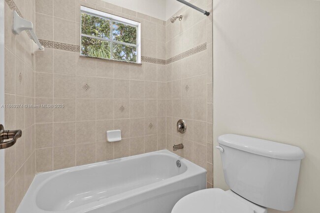 Building Photo - 2700 Creekside Dr
