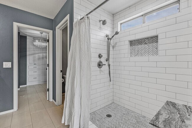 Building Photo - Lovely 3 bed / 2.5 bath Home in the Power ...