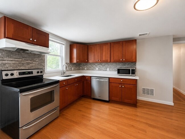 Building Photo - 803 Boylston St