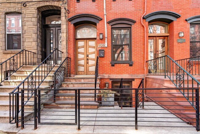 Building Photo - 926 Park Ave
