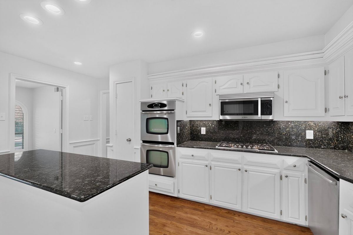 Building Photo - 6911 Gateridge Dr