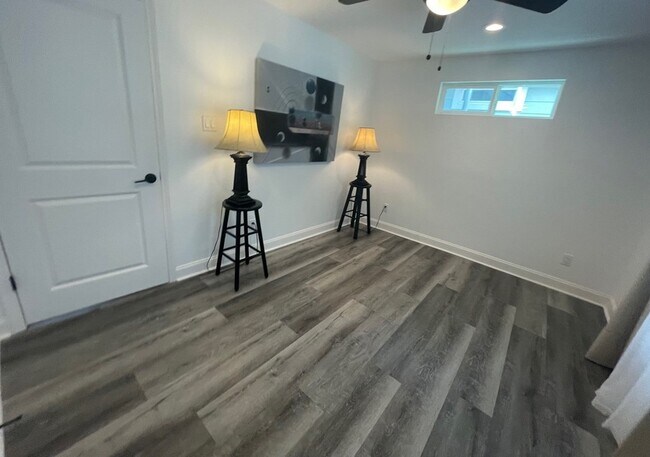 Building Photo - 4703 Park Dr