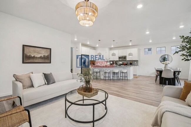 Building Photo - 8396 Bijou Crk Ave