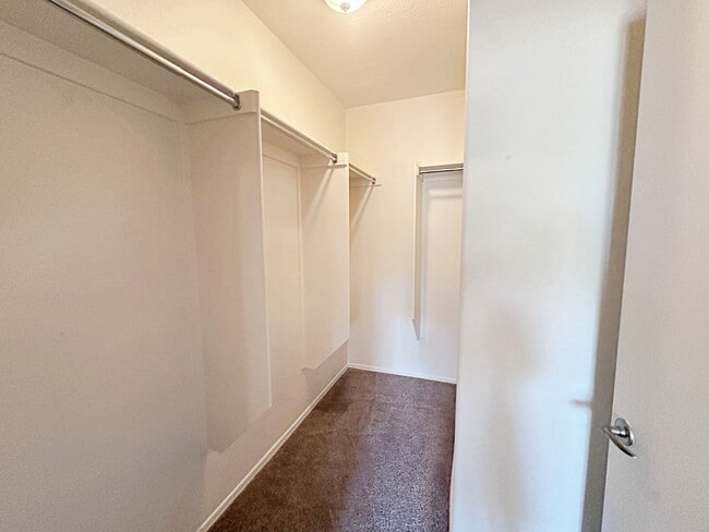 Building Photo - 1 BEDROOM DOWNSTAIRS CONDO IN GATED COMMUNITY 1 CAR GARAGE
