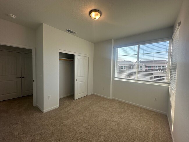Building Photo - Newly built Woodside home located in Huckl...