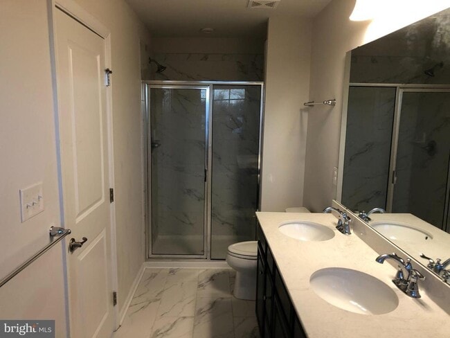 Building Photo - 111 Almond Dr