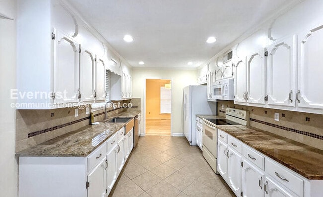 Building Photo - 1828 Jacobs Ln