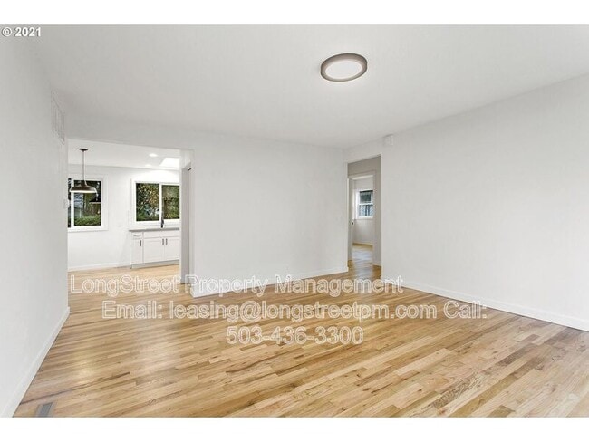 Building Photo - 6014 SE Insley St