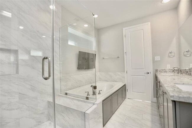 Building Photo - 1227 W 19th St