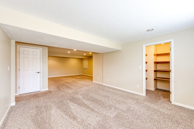 Building Photo - 9476 Morning Glory Way