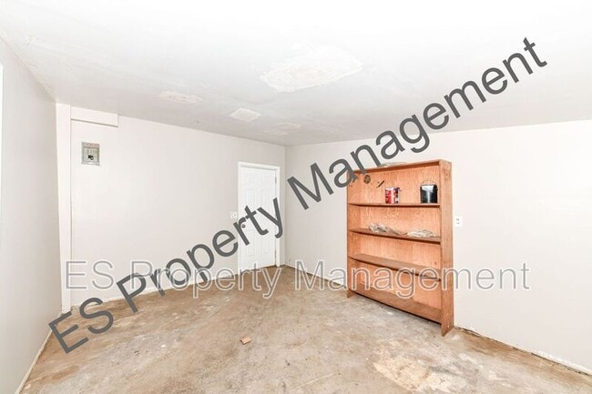 Building Photo - 1631 Elmhurst Dr