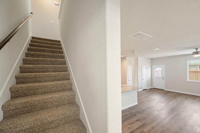 Building Photo - 3915 Deledda Dr