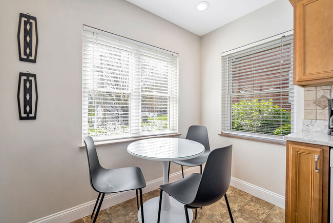 Building Photo - 1128 Exter Dr