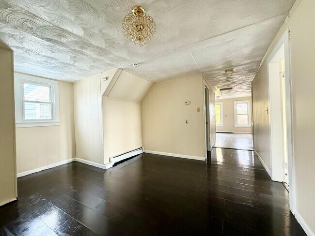 Building Photo - 37 Hotchkiss St