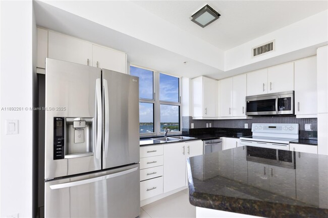 Building Photo - 7900 Harbor Island Dr