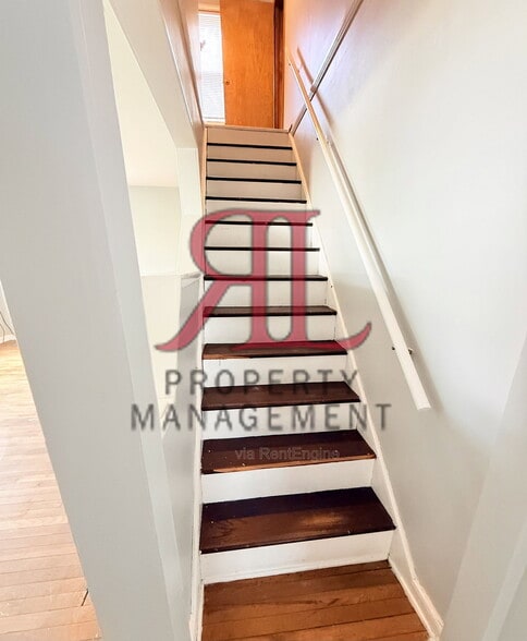 Building Photo - 1011 Mohican Ave