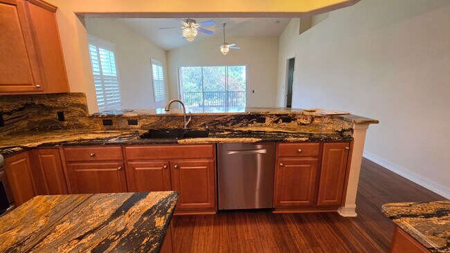 Building Photo - 3 bedroom 3 bathroom 2 car garage townhome in Mission Inn.