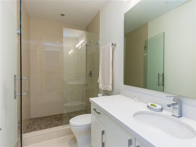 Building Photo - 240 Shore Ct