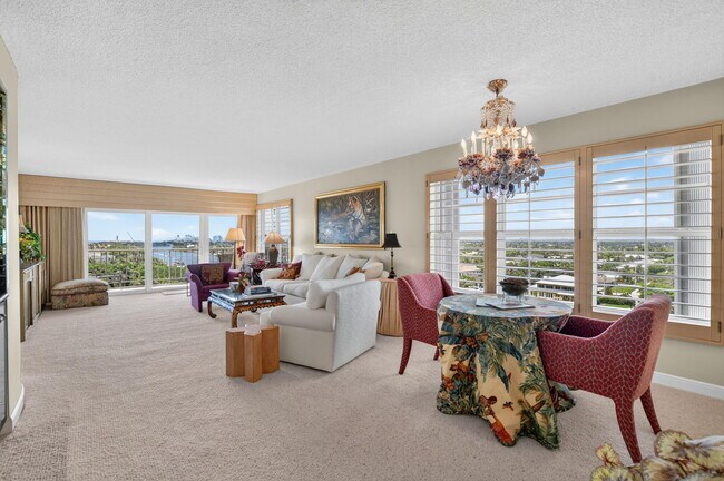 Building Photo - 1021 Hillsboro Mile