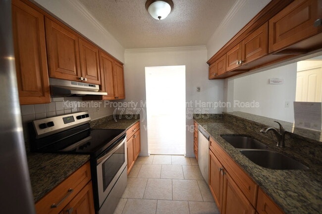 Building Photo - 701 Nottaway Dr