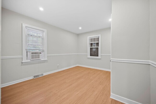 Building Photo - 4 Thurston Ave