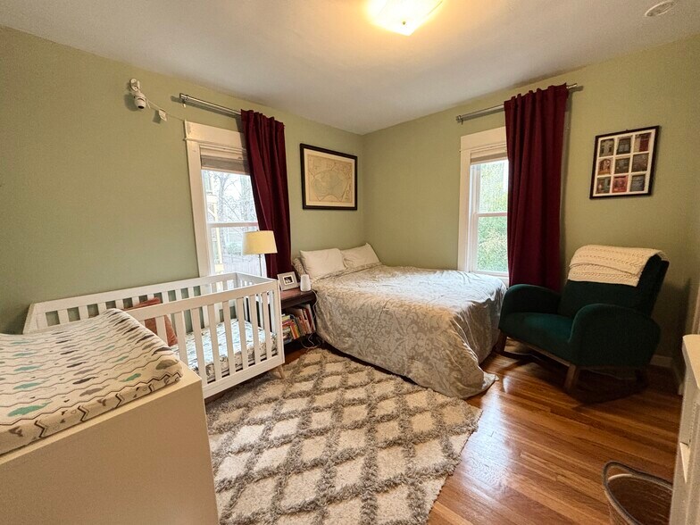 Building Photo - 94-96-96 Rossmore Rd