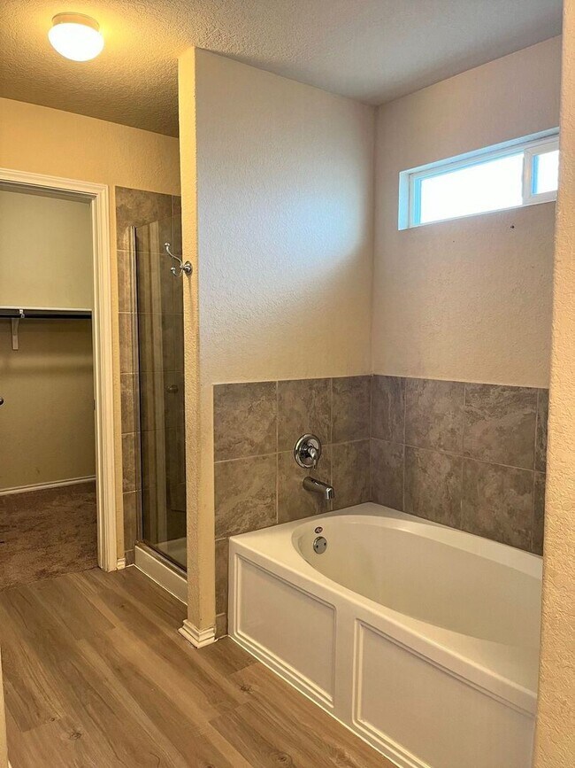 Building Photo - 4 br, 2 bath House - 3538 Robin Mdw