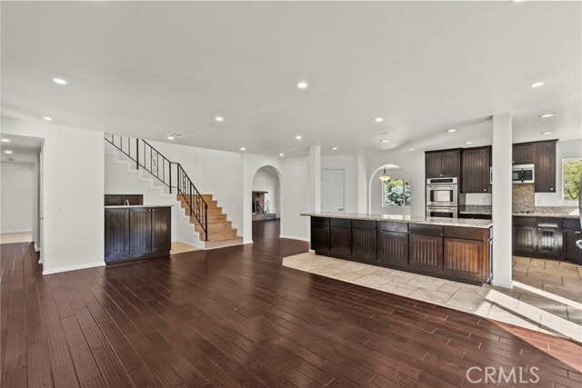 Building Photo - 1138 Lakeview Dr