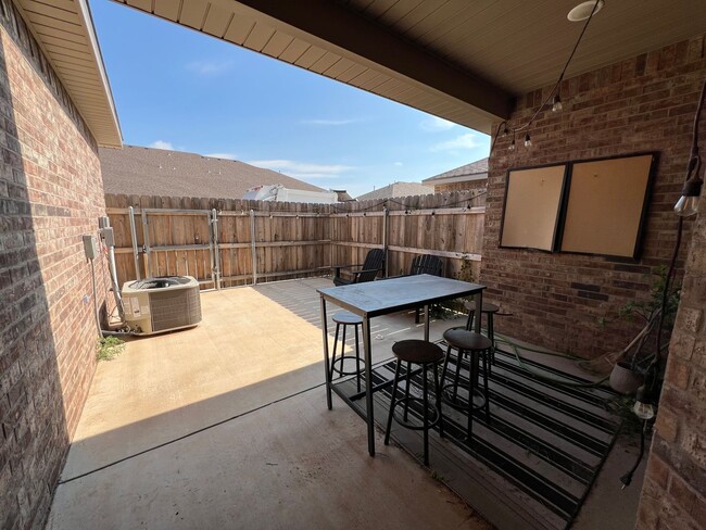 Building Photo - Townhome- Walking Distance to Lubbock Cooper